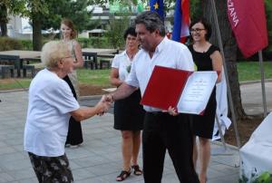 Podelitev priznanj najuspešnejšim učencem in dijakom ter razglasitev nagrajencev akcije »Občina Sežana v cvetju 2016« na prenovljenem platoju prve triade Osnovne šole Srečka Kosovela Sežana11